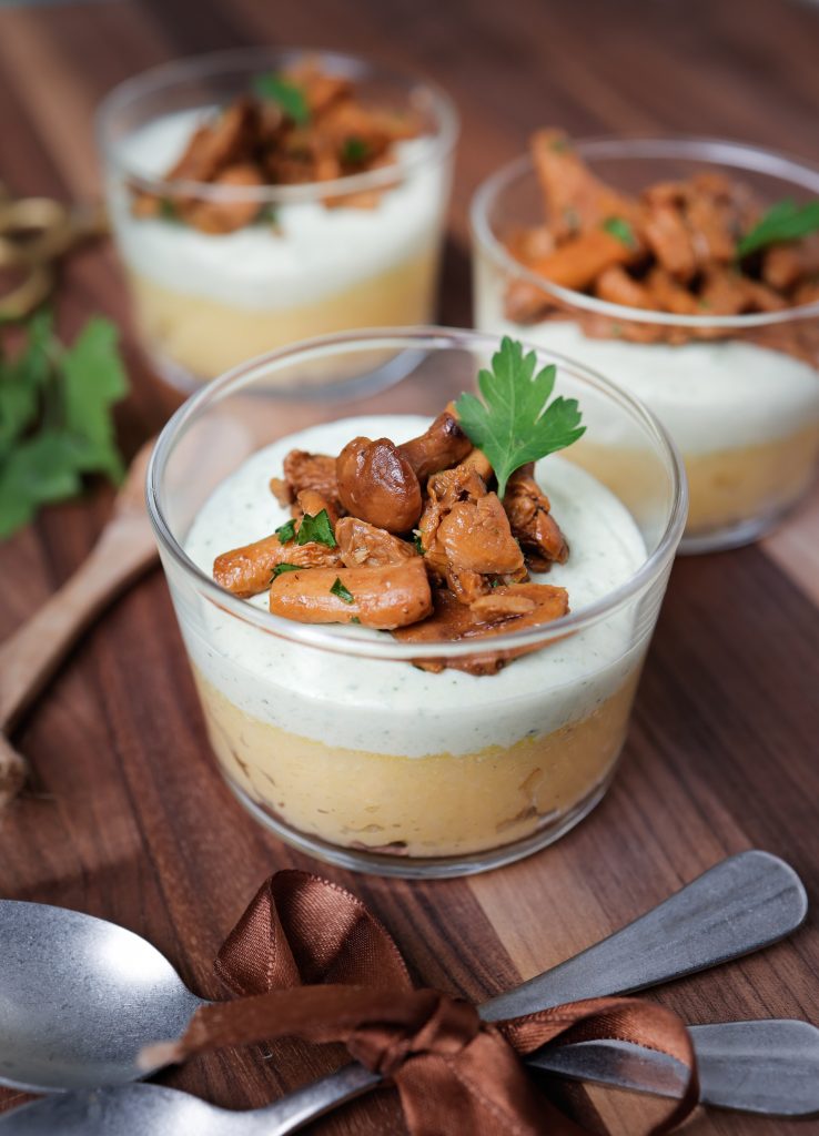 Antipasto al Bicchiere con crema di Ricotta al Parmigiano e Finferli