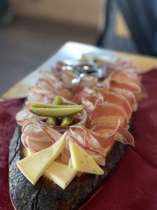 Malga Aloch sopra Pozza di Fassa e il suo agriturismo