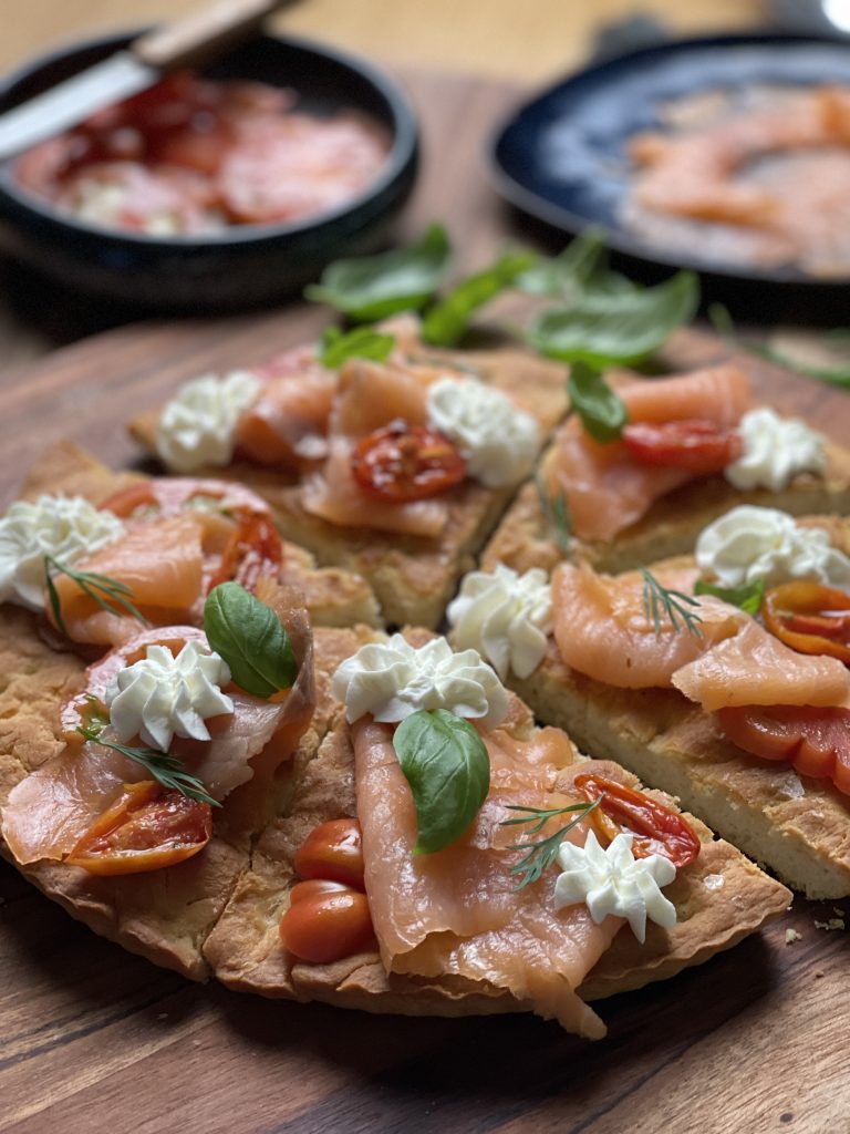 Focaccia Salmone affumicato e Pomodorini