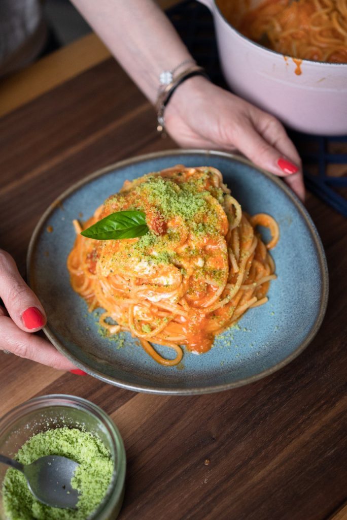 Spaghetti con sugo alla burrata e Parmigiano Verde