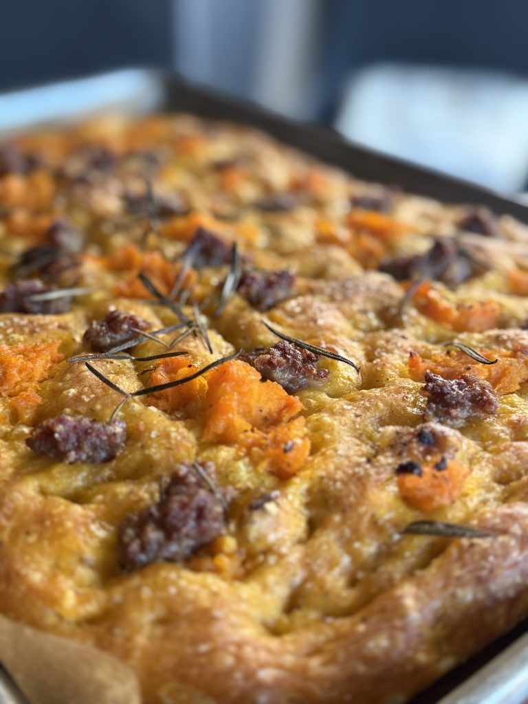 focaccia zucca salsiccia e rosmarino