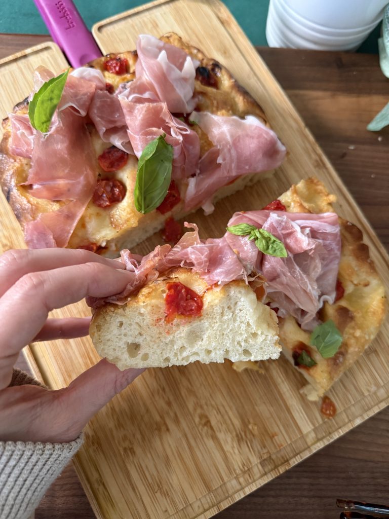 focaccia prosciutto e pomodorini