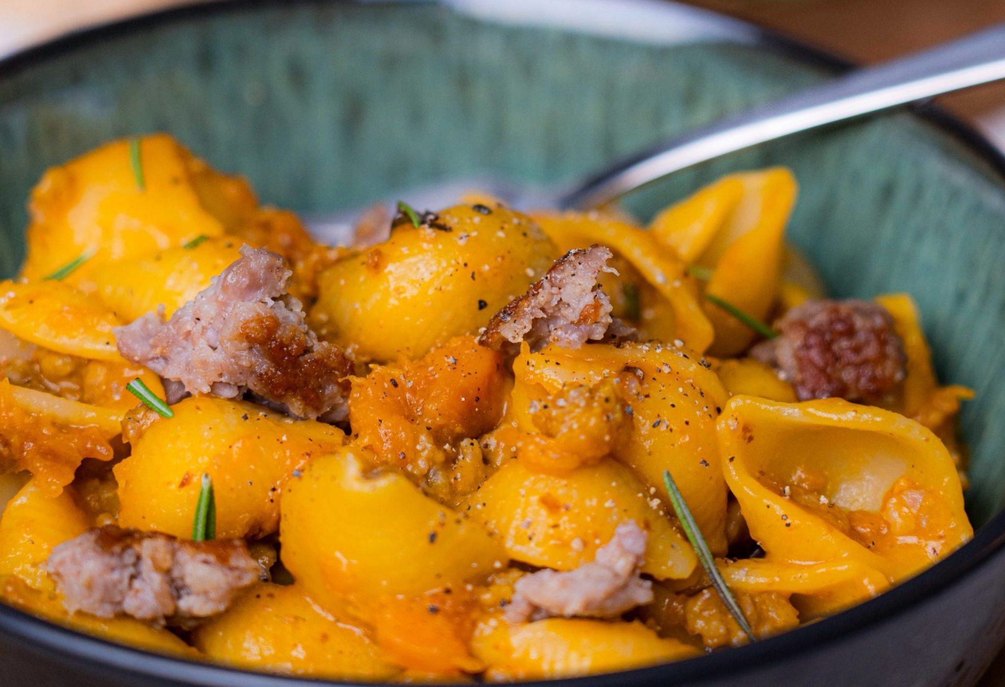 Conchiglie Zucca e Salsiccia con crema di Parmigiano – Salsaemerende